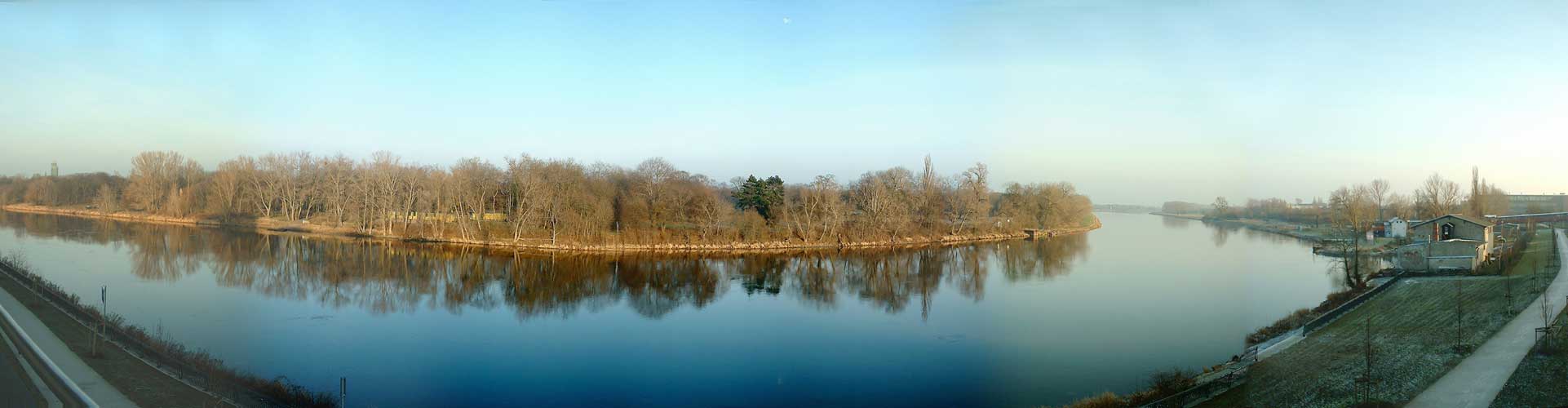 Die Elbe in Magdeburg im Januar 2006